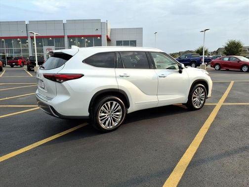 2022 Toyota Highlander Platinum