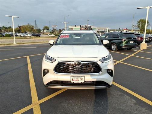 2022 Toyota Highlander Platinum