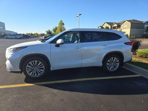 2022 Toyota Highlander Platinum