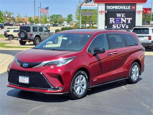 2021 Toyota Sienna XSE 7 Passenger