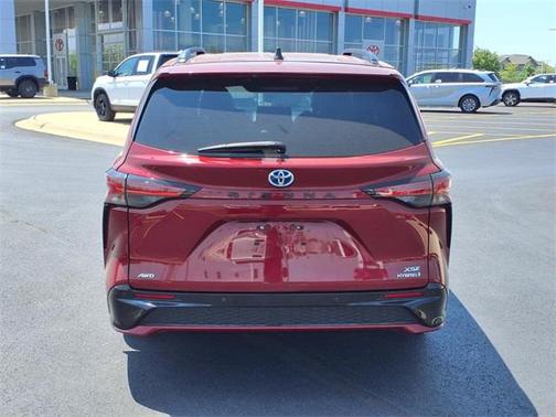 2021 Toyota Sienna XSE 7 Passenger