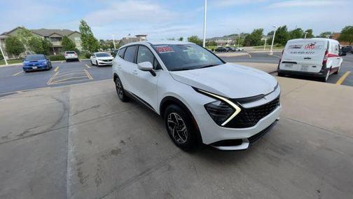 Snow White Pearl 2025 Kia Sportage LX
