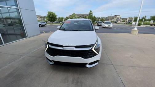 Snow White Pearl 2025 Kia Sportage LX
