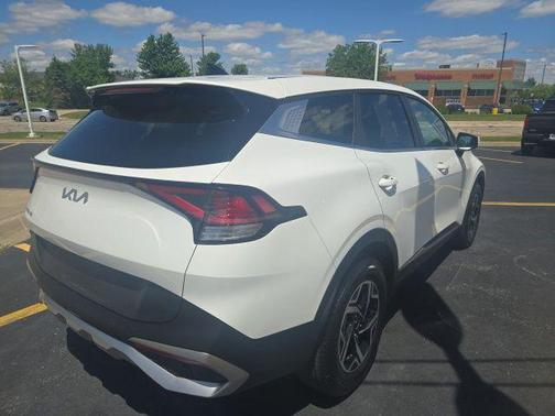 Snow White Pearl 2025 Kia Sportage LX