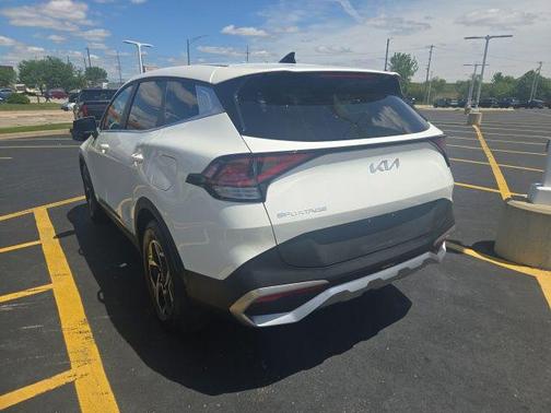Snow White Pearl 2025 Kia Sportage LX
