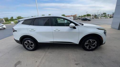 Snow White Pearl 2025 Kia Sportage LX
