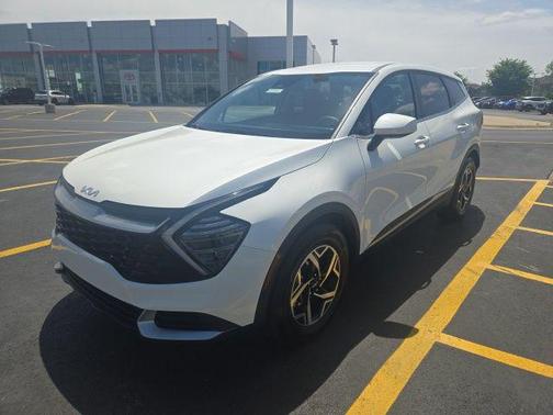 Snow White Pearl 2025 Kia Sportage LX