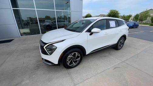 Snow White Pearl 2025 Kia Sportage LX