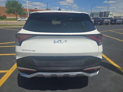Snow White Pearl 2025 Kia Sportage LX