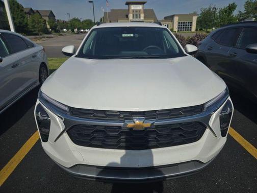 Summit White 2025 Chevrolet Trax LT