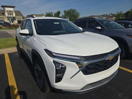 Summit White 2025 Chevrolet Trax LT