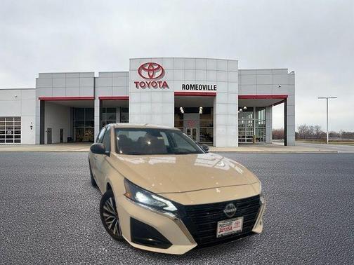 Glacier White 2025 Nissan Altima 2.5 SV