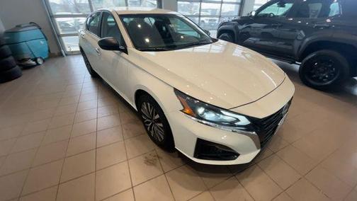 Glacier White 2025 Nissan Altima 2.5 SV