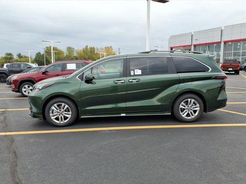 2025 Toyota Sienna XLE 7 Passenger