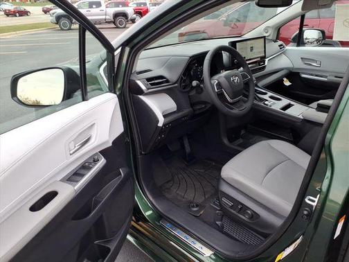 2025 Toyota Sienna XLE 7 Passenger