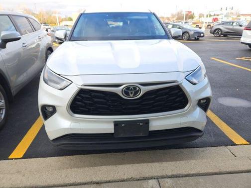 2023 Toyota Highlander LE
