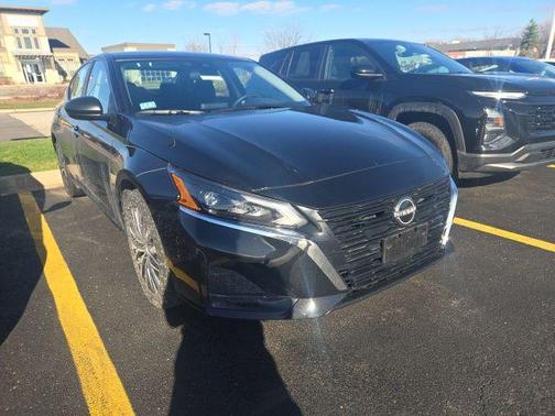 Super Black Clearcoat 2025 Nissan Altima 2.5 SV