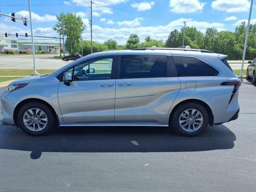 2023 Toyota Sienna XLE 7 Passenger