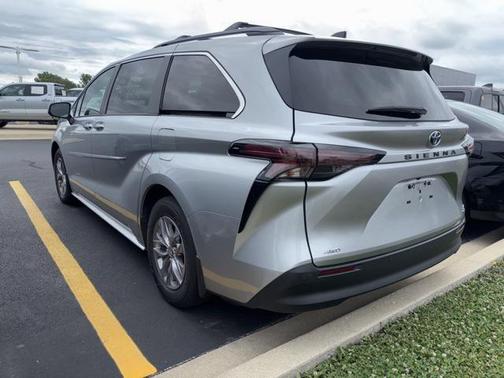 2023 Toyota Sienna XLE 7 Passenger