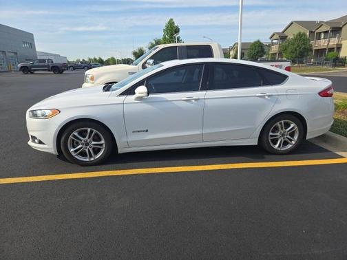2016 Ford Fusion Hybrid SE