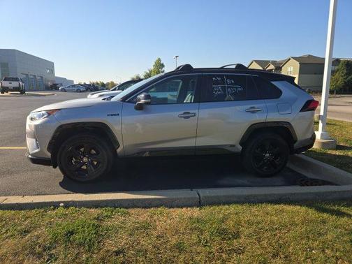 2021 Toyota RAV4 Hybrid SE