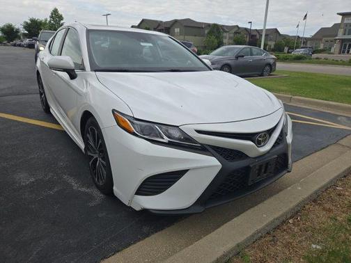 Super White 2020 Toyota Camry SE