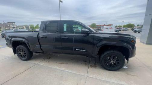 01l7 2026 Toyota Tacoma SR5