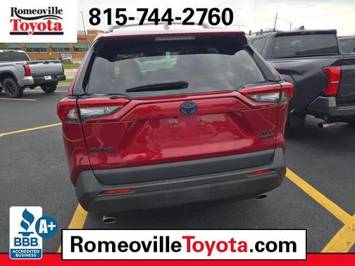 2022 Toyota RAV4 Hybrid XLE