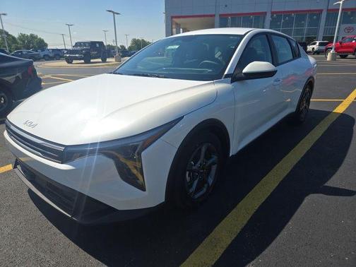 Snow White Pearl 2025 Kia K4 LXS