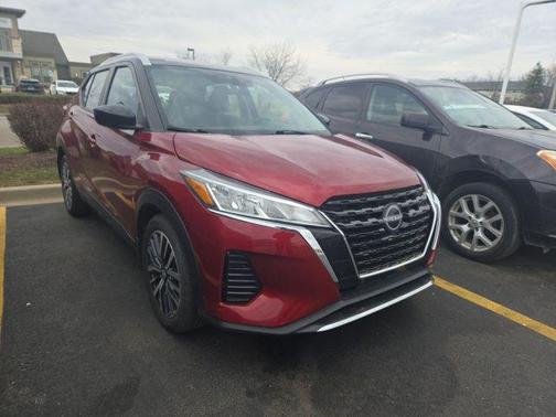 Scarlet Ember Tintcoat/Super Black 2024 Nissan Kicks SV