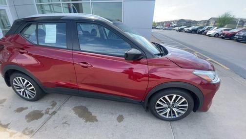 Scarlet Ember Tintcoat/Super Black 2024 Nissan Kicks SV