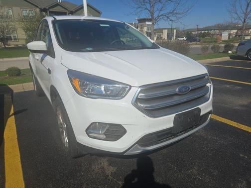 Oxford White 2017 Ford Escape SE