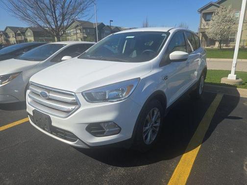 Oxford White 2017 Ford Escape SE