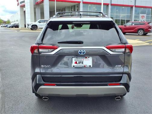 2022 Toyota RAV4 Hybrid SE