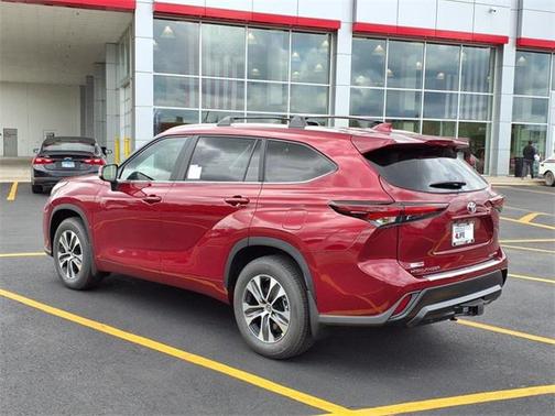 2025 Toyota Highlander XLE