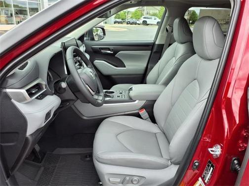 2025 Toyota Highlander XLE