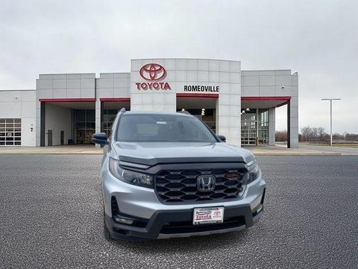Lunar Silver Metallic 2025 Honda Passport AWD TrailSport