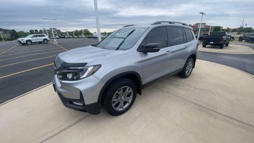 Lunar Silver Metallic 2025 Honda Passport AWD TrailSport