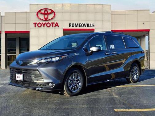 2025 Toyota Sienna XLE