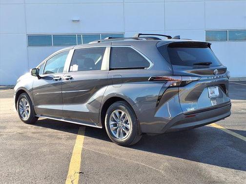 2025 Toyota Sienna XLE