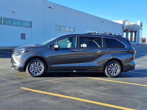 2025 Toyota Sienna XLE