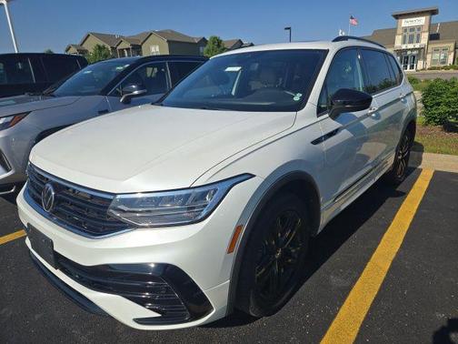 Pure White 2022 Volkswagen Tiguan 2.0T SE R-Line Black 4MOTION