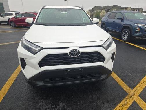 Ice Cap 2024 Toyota RAV4 XLE