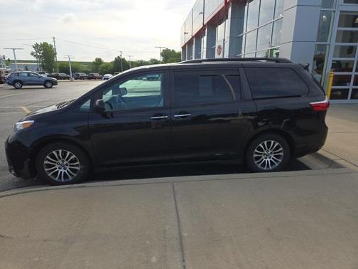 2019 Toyota Sienna XLE Premium