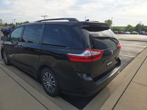 2019 Toyota Sienna XLE Premium