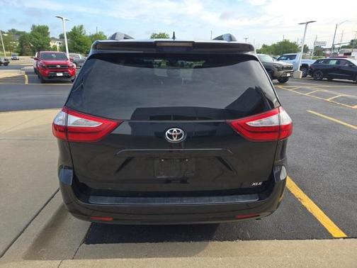 2019 Toyota Sienna XLE Premium
