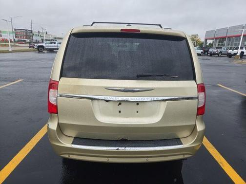 2011 Chrysler Town & Country Touring-L