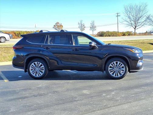 2025 Toyota Highlander Platinum