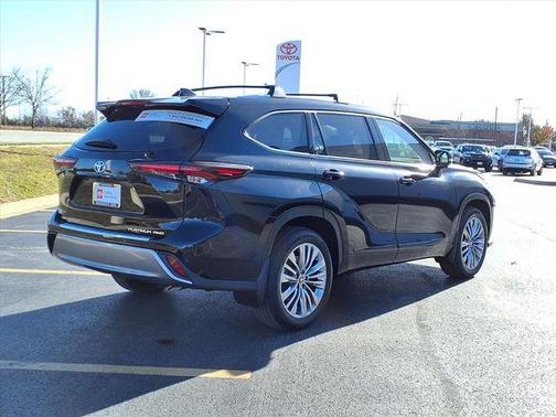 2025 Toyota Highlander Platinum