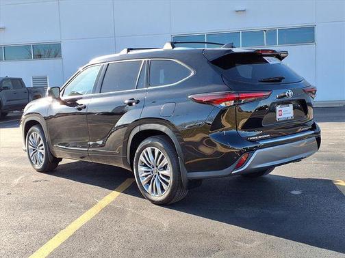 2025 Toyota Highlander Platinum